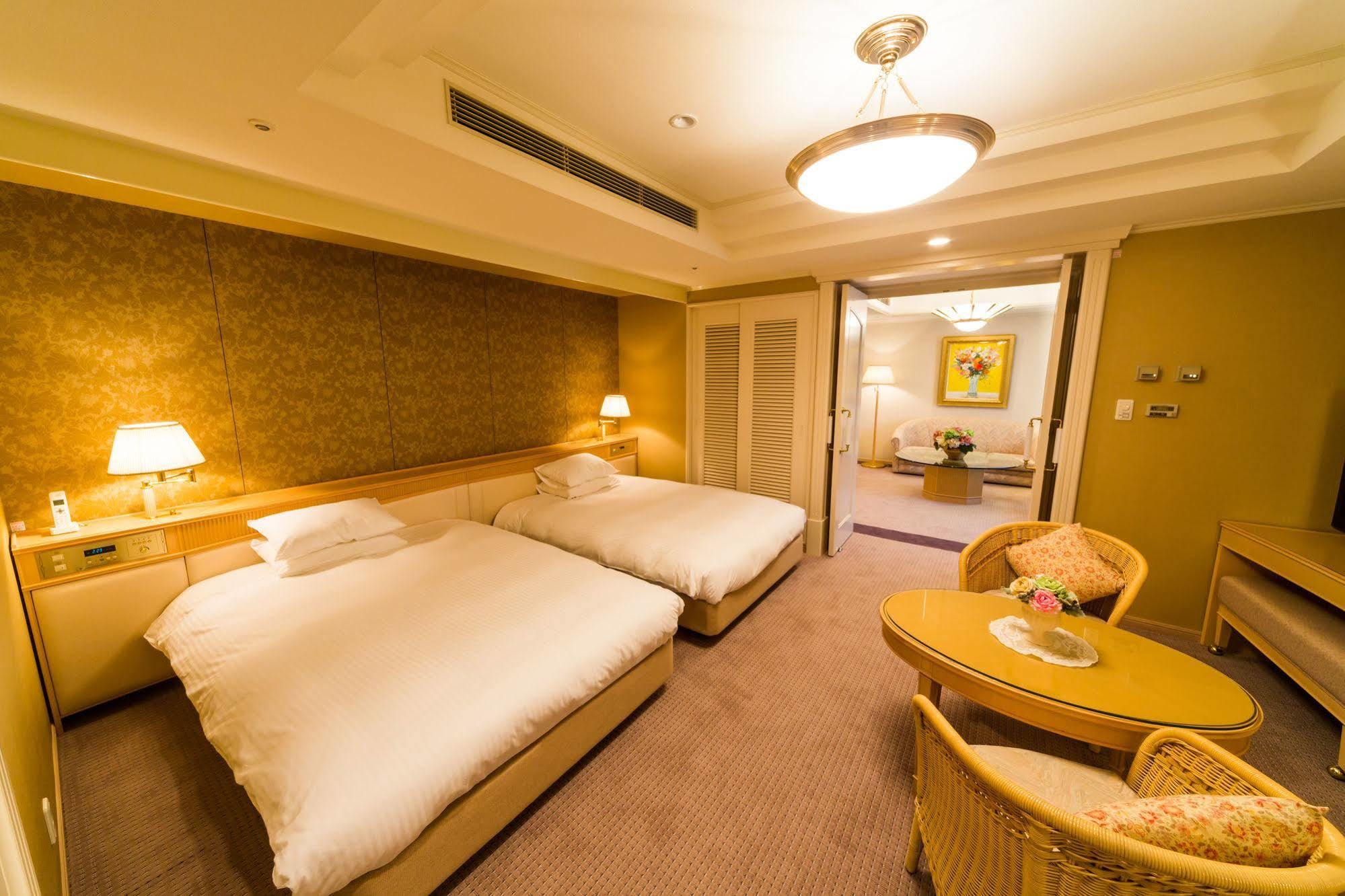 The Crown Palais New Hankyu Kochi Ngoại thất bức ảnh