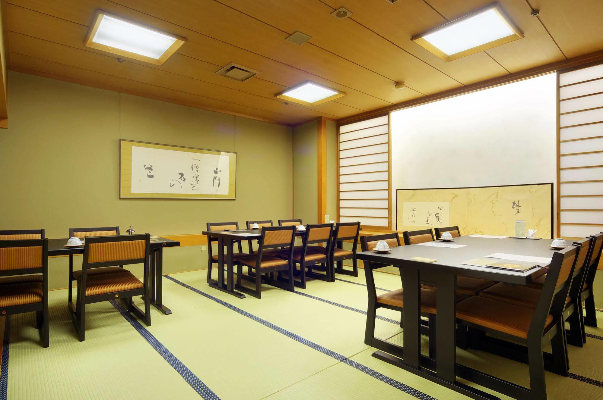 The Crown Palais New Hankyu Kochi Ngoại thất bức ảnh